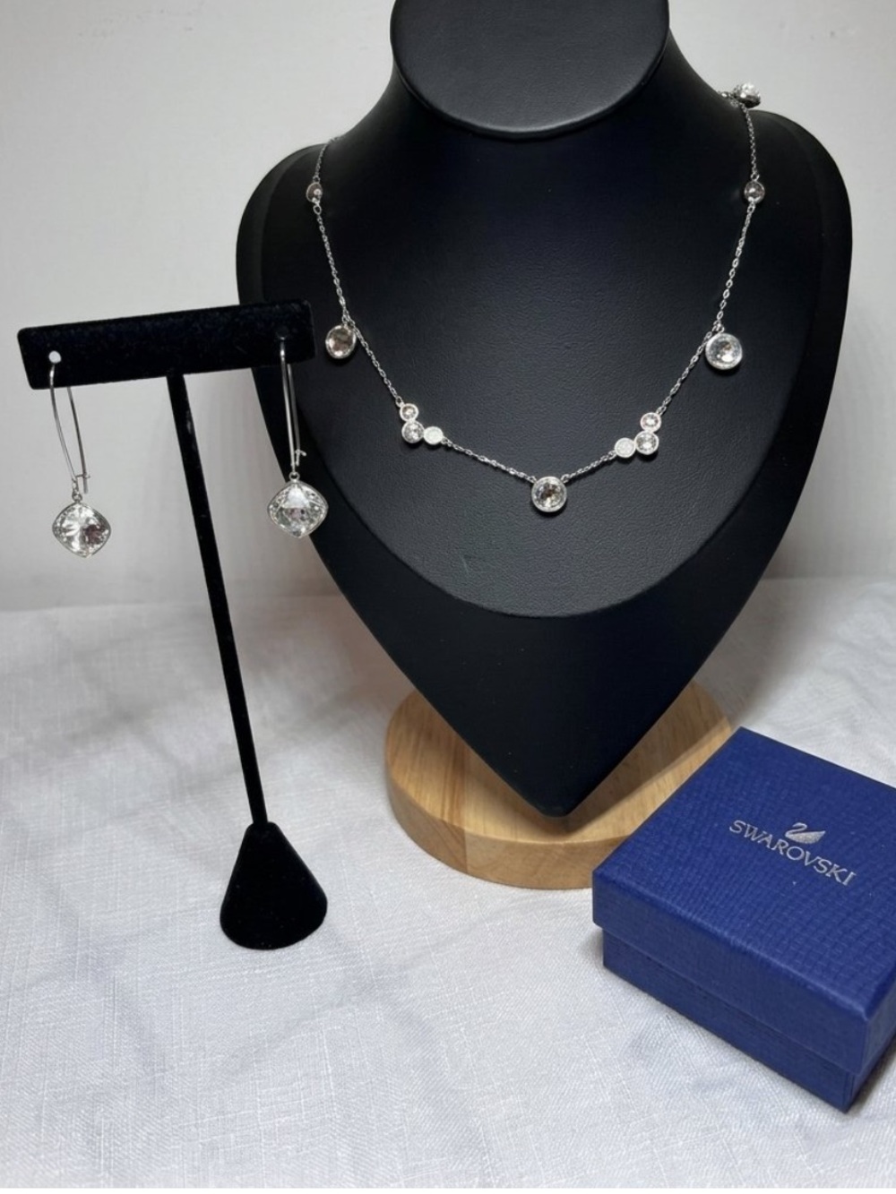 Swarovski Crystal Constella Style Necklace and Drop Earring Set 
LIKE NEW